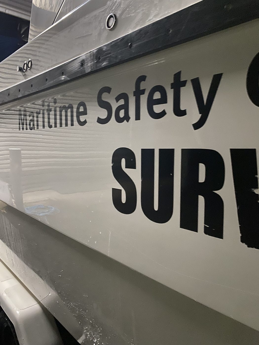 Polished boat hull underside with mirror gloss finish, Brisbane